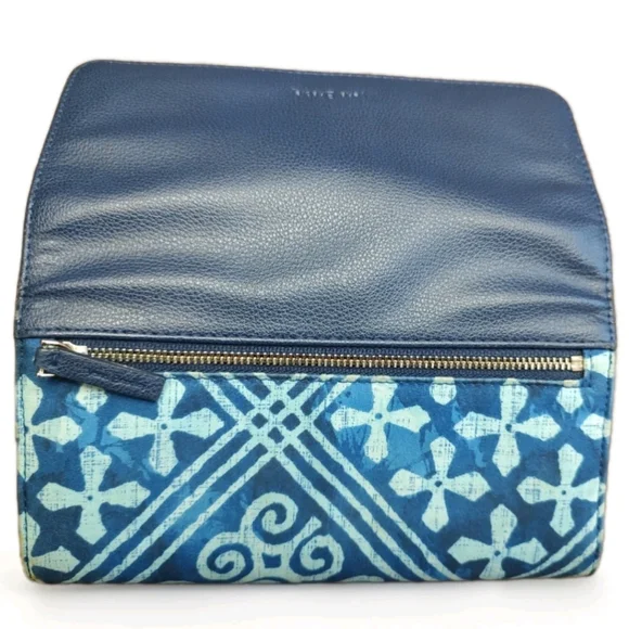 NWOT Vera Bradley Audrey 8" Wallet Leather Blue Cuban Tiles Print Leather/Fabric - Picture 5 of 5